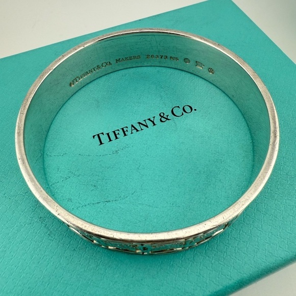 RARE Tiffany & Co. Wide Makers Celtic Bangle in Sterling Silver 62g - Picture 5 of 5